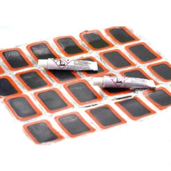 24 Rustines Rectangulaire + 2 Tubes De Colle -Messingschlager Soldes 24 rustines rectangulaire 2 tubes de colle 2