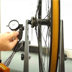 Super B Dévoileur De Roue Professionnel Super-B TB-PF36 13 Super B Dévoileur De Roue Professionnel Super-B TB-PF36 -Messingschlager Soldes devoileur de roue professionnel super b tb pf36 5